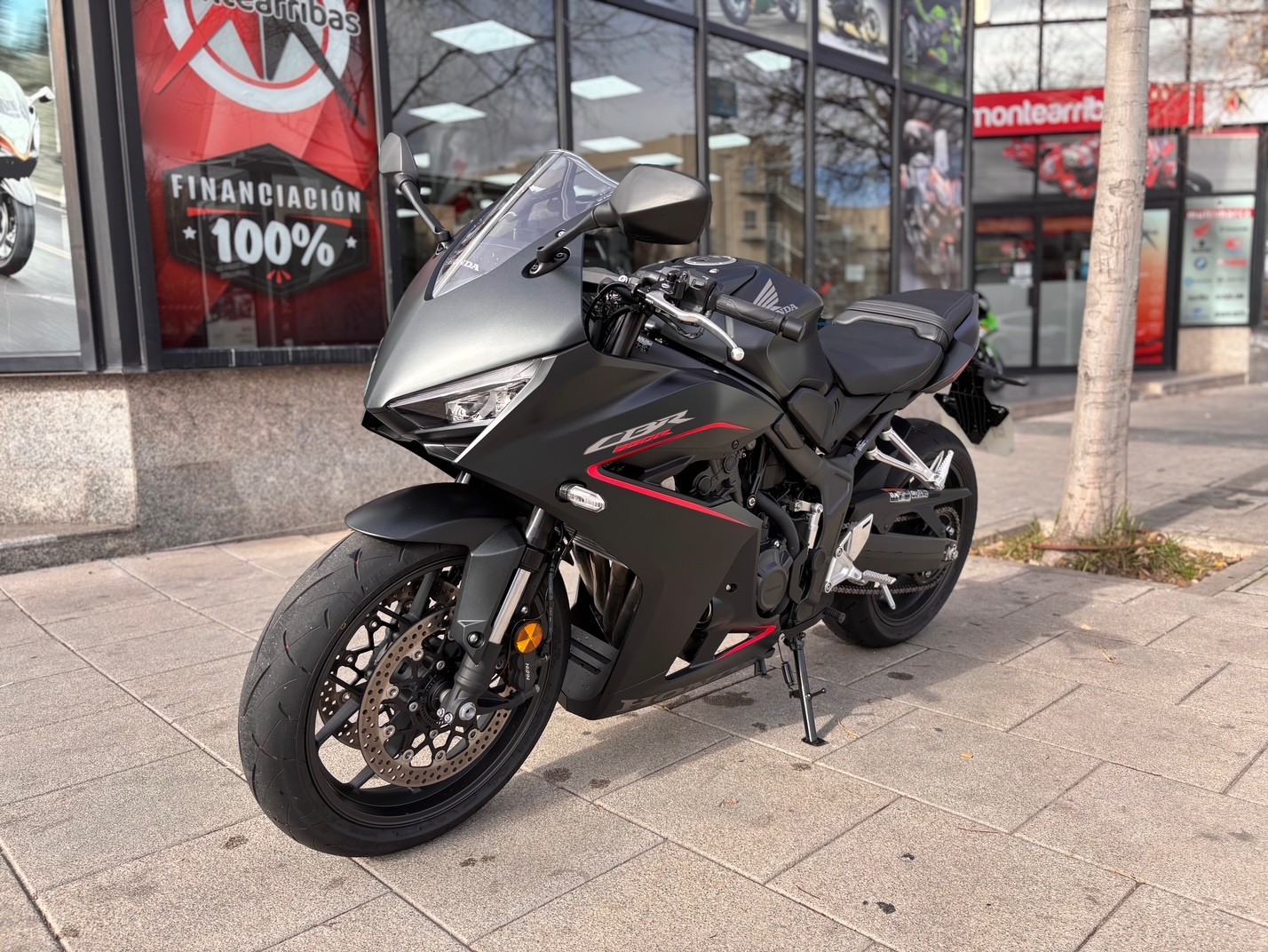 HONDA CBR 650 R AÑO 2025 CON 426 KM.