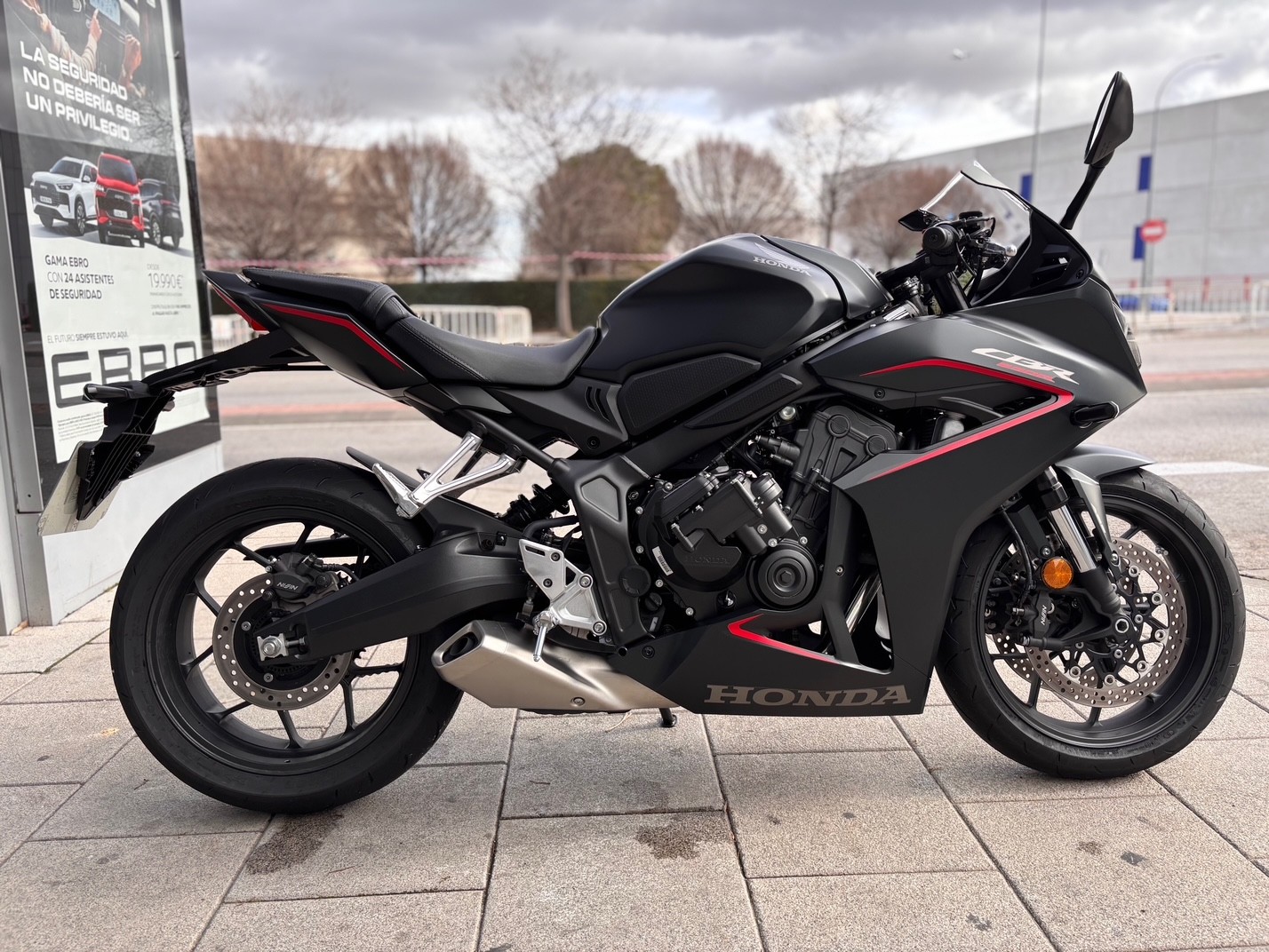 HONDA CBR 650 R AÑO 2025 CON 426 KM.