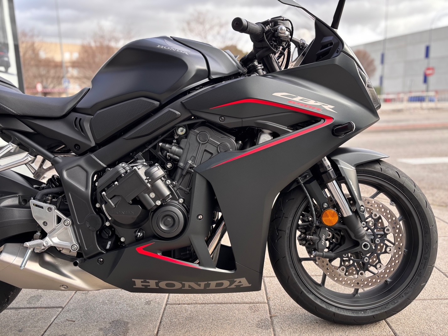 HONDA CBR 650 R AÑO 2025 CON 426 KM.