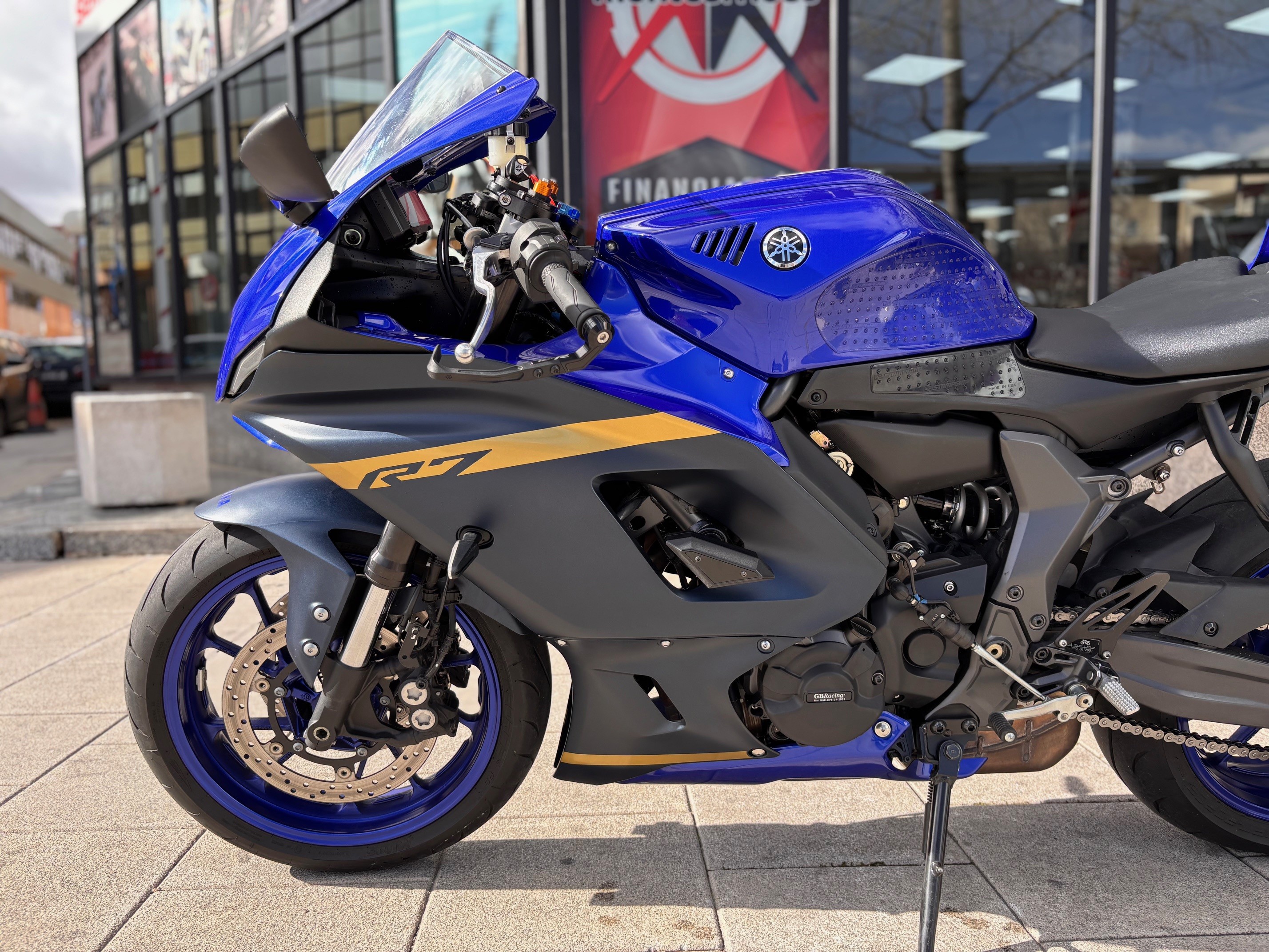 YAMAHA YZF690- U AÑO 2024 CON 9.425 KM.