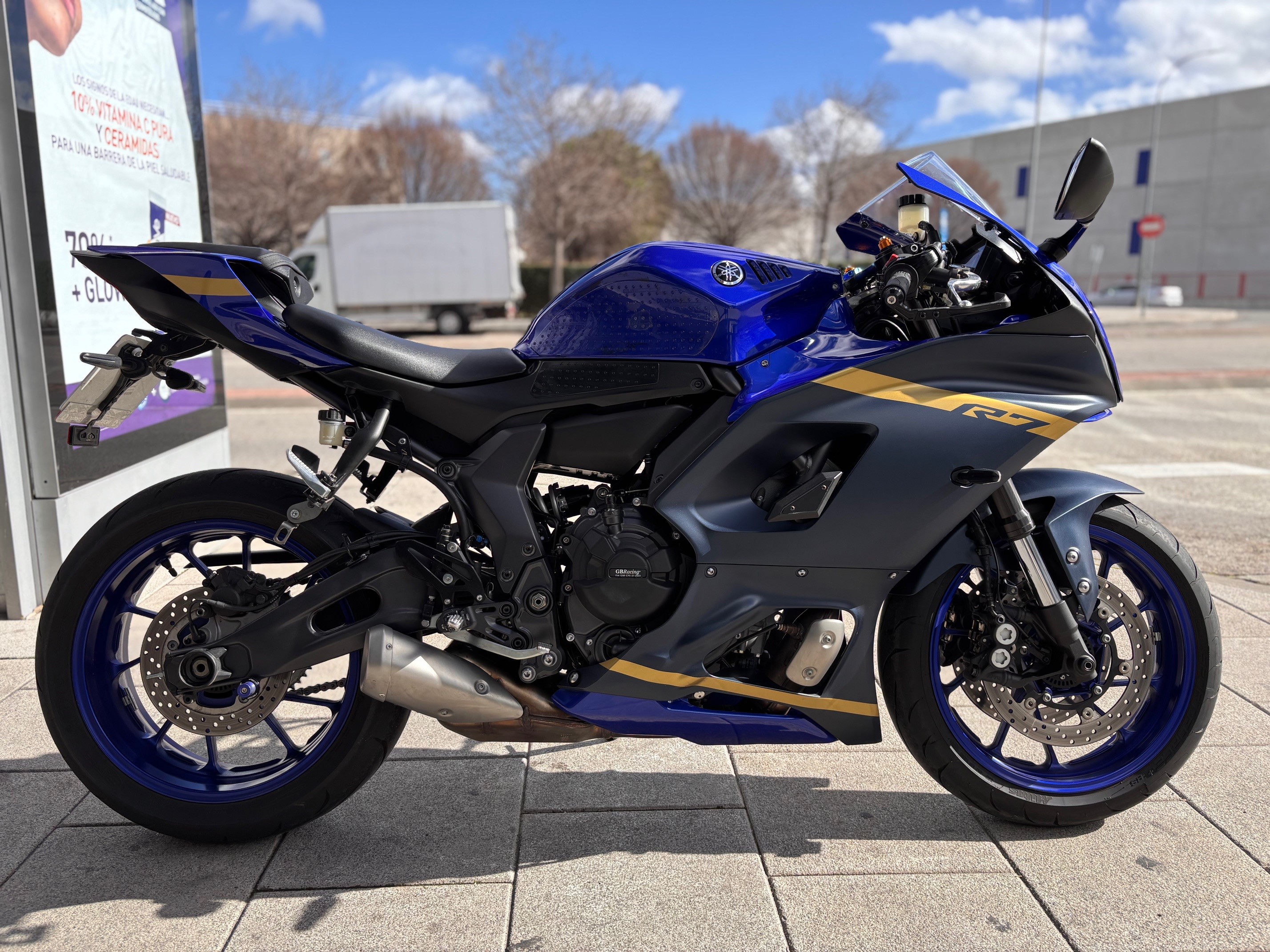 YAMAHA YZF690- U AÑO 2024 CON 9.425 KM.