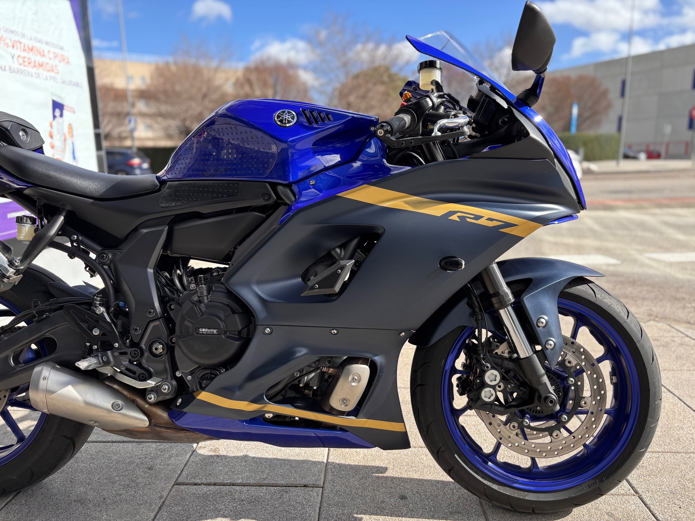 YAMAHA YZF690- U AÑO 2024 CON 9.425 KM.