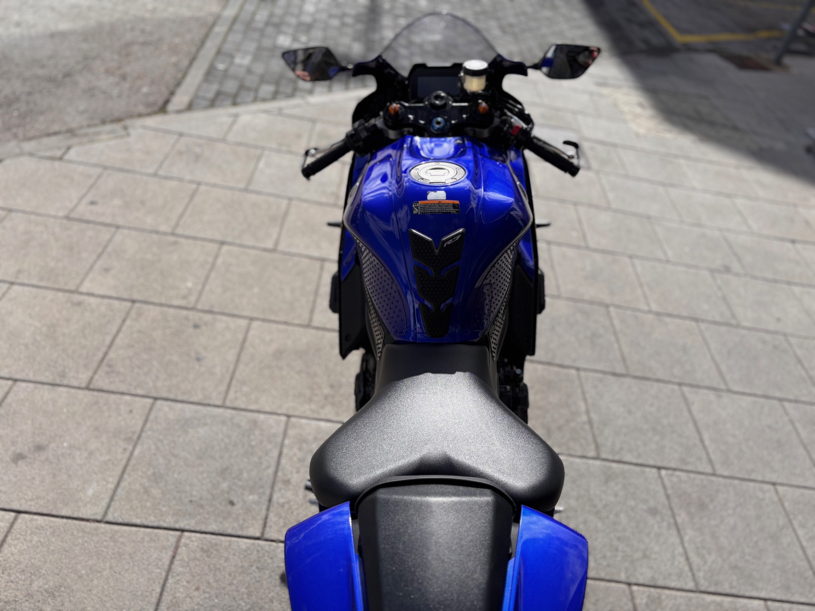 YAMAHA YZF690- U AÑO 2024 CON 9.425 KM.