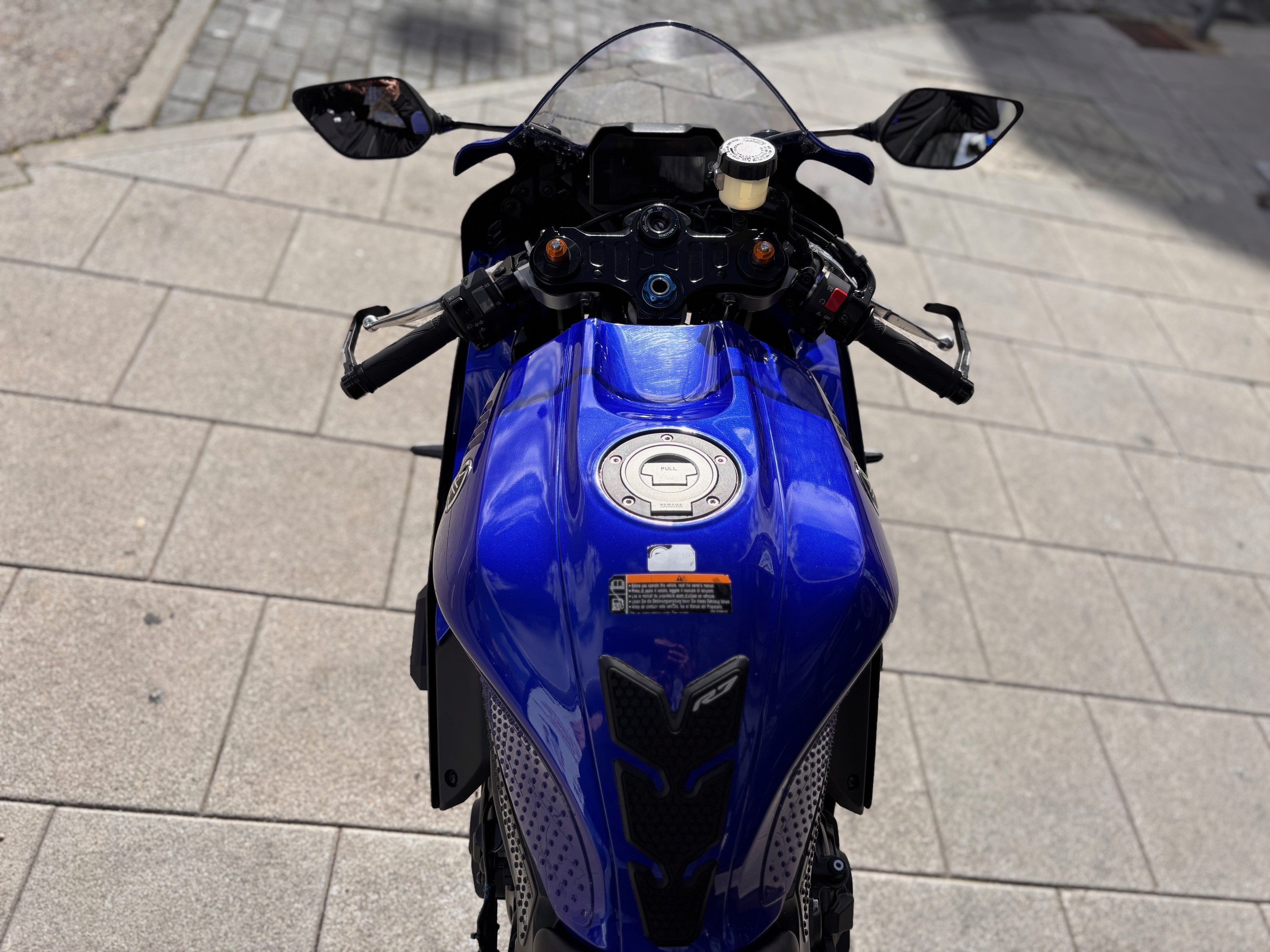 YAMAHA YZF690- U AÑO 2024 CON 9.425 KM.