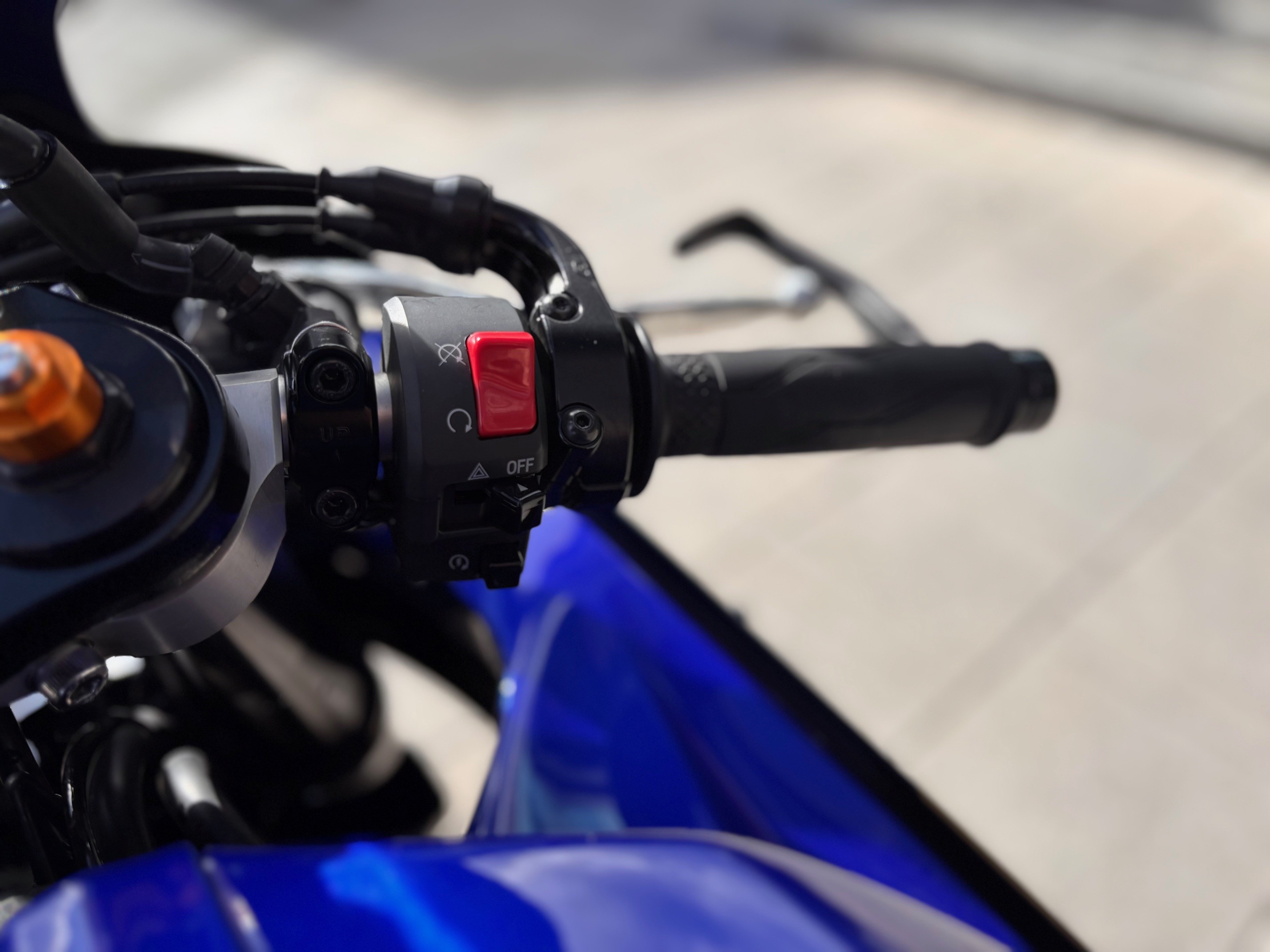 YAMAHA YZF690- U AÑO 2024 CON 9.425 KM.