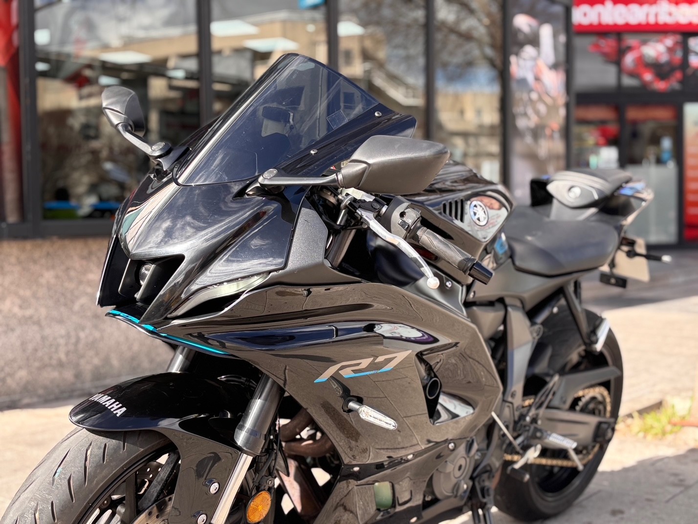 YAMAHA YZF690-U AÑO 2022 CON 4.902 KM.