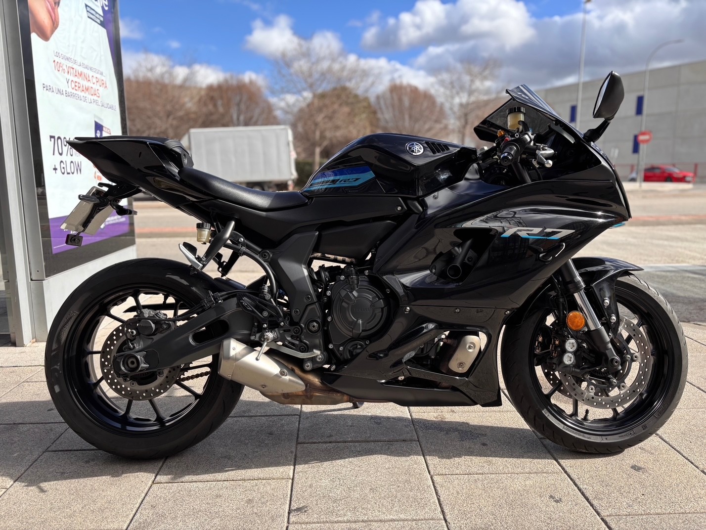 YAMAHA YZF690-U AÑO 2022 CON 4.902 KM.