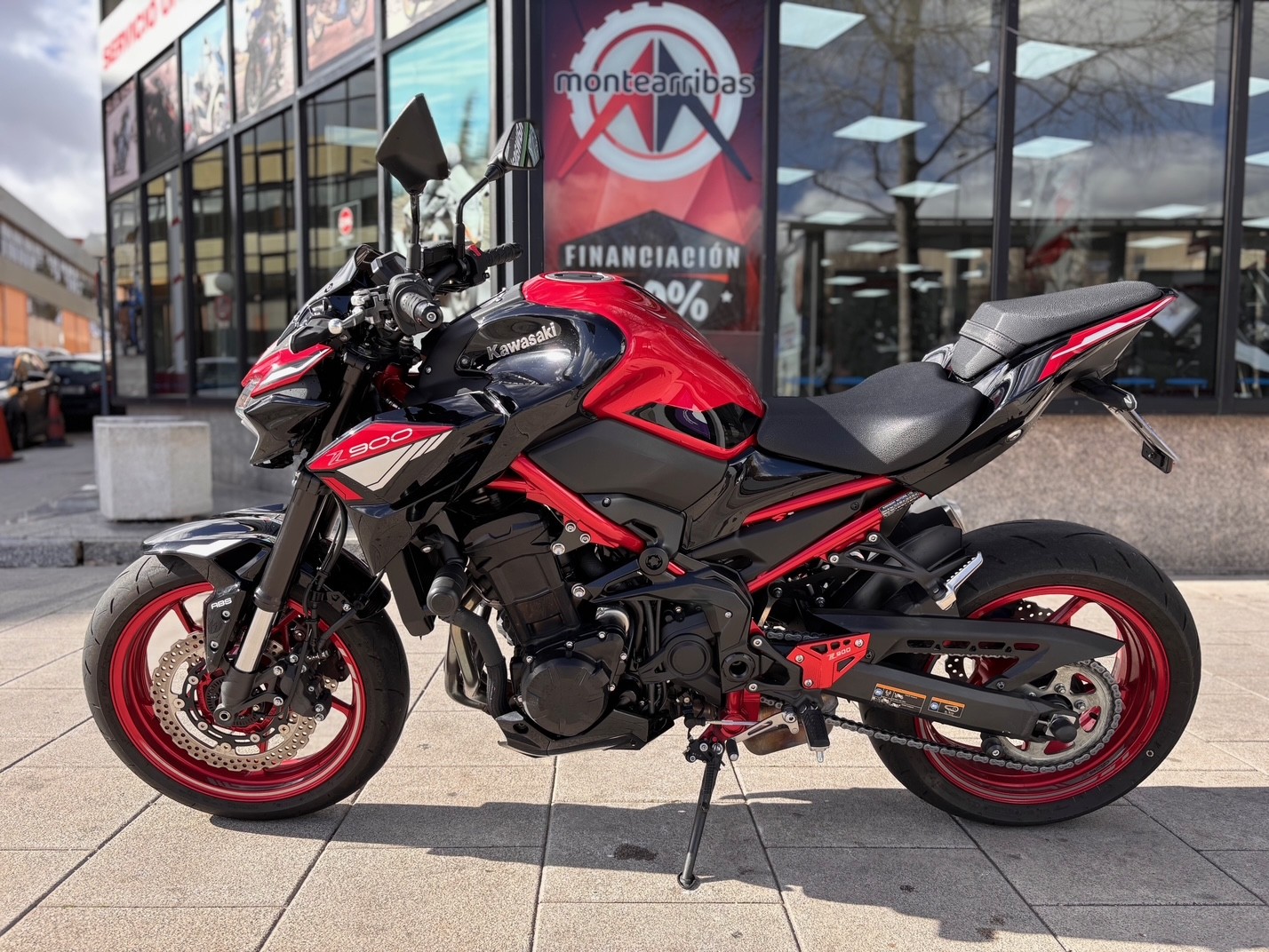 KAWASAKI Z 900 A2 AÑO 2024 CON 7.364 KM.