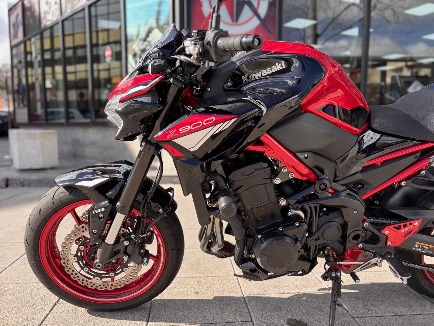 KAWASAKI Z 900 A2 AÑO 2024 CON 7.364 KM.