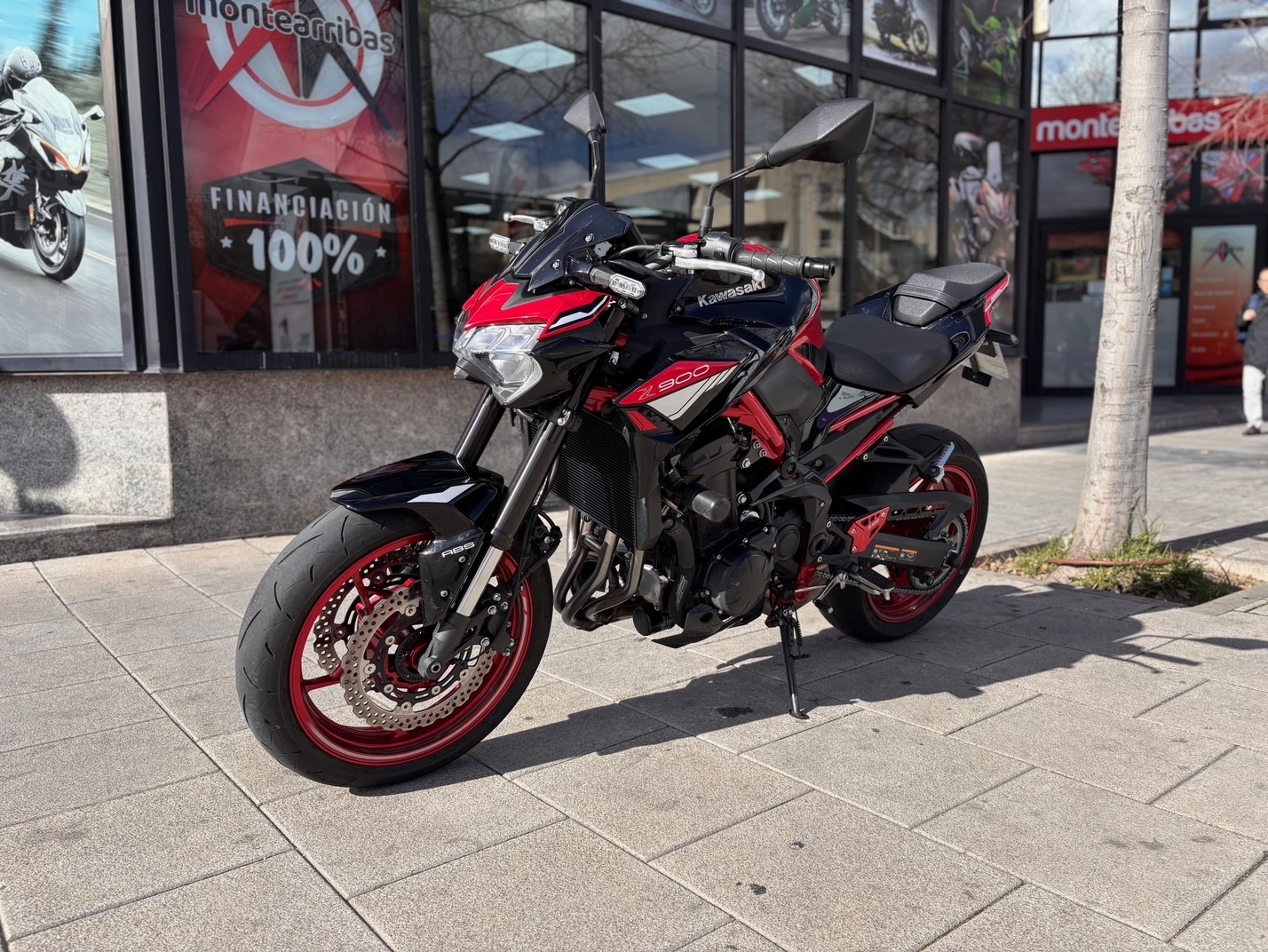 KAWASAKI Z 900 A2 AÑO 2024 CON 7.364 KM.