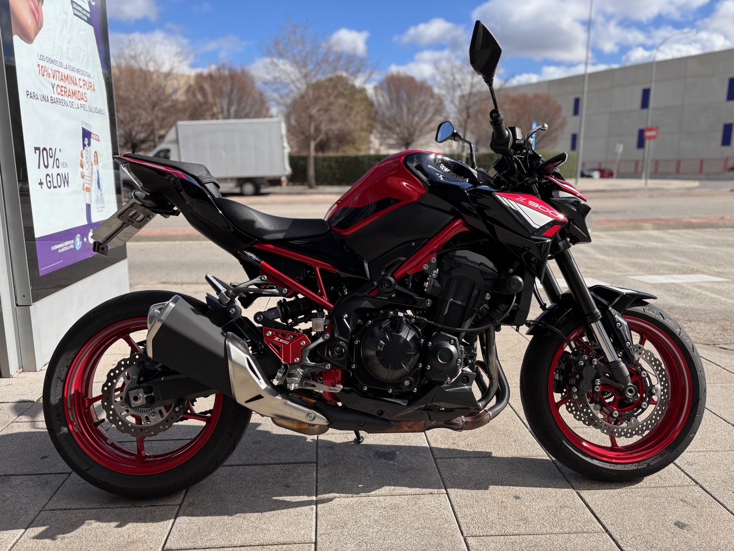 KAWASAKI Z 900 A2 AÑO 2024 CON 7.364 KM.