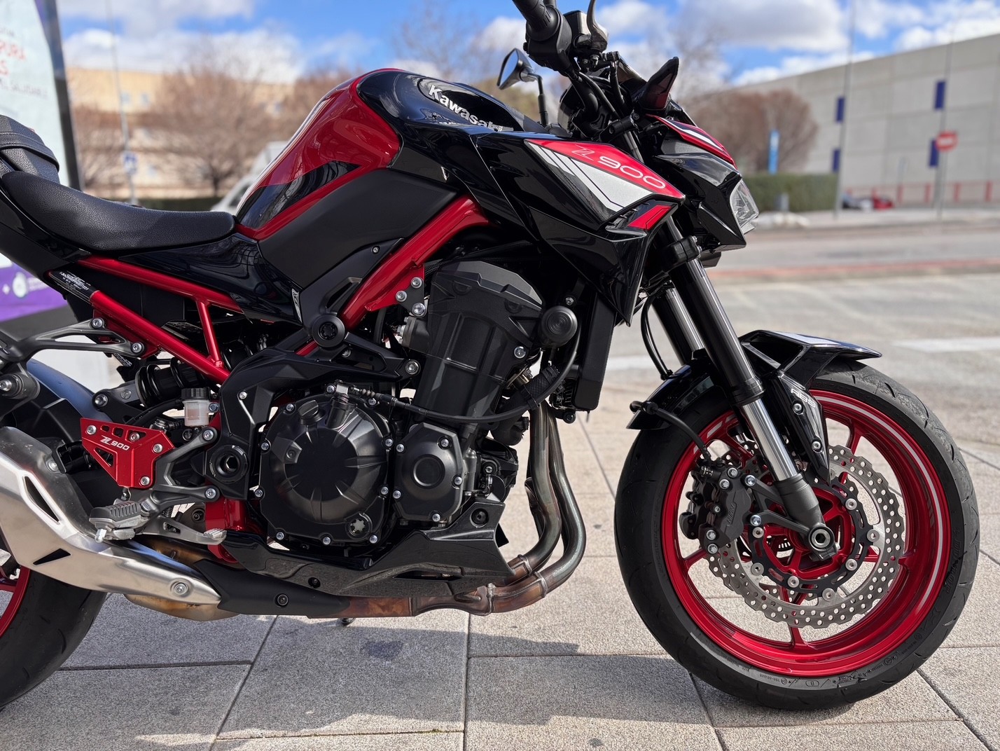 KAWASAKI Z 900 A2 AÑO 2024 CON 7.364 KM.