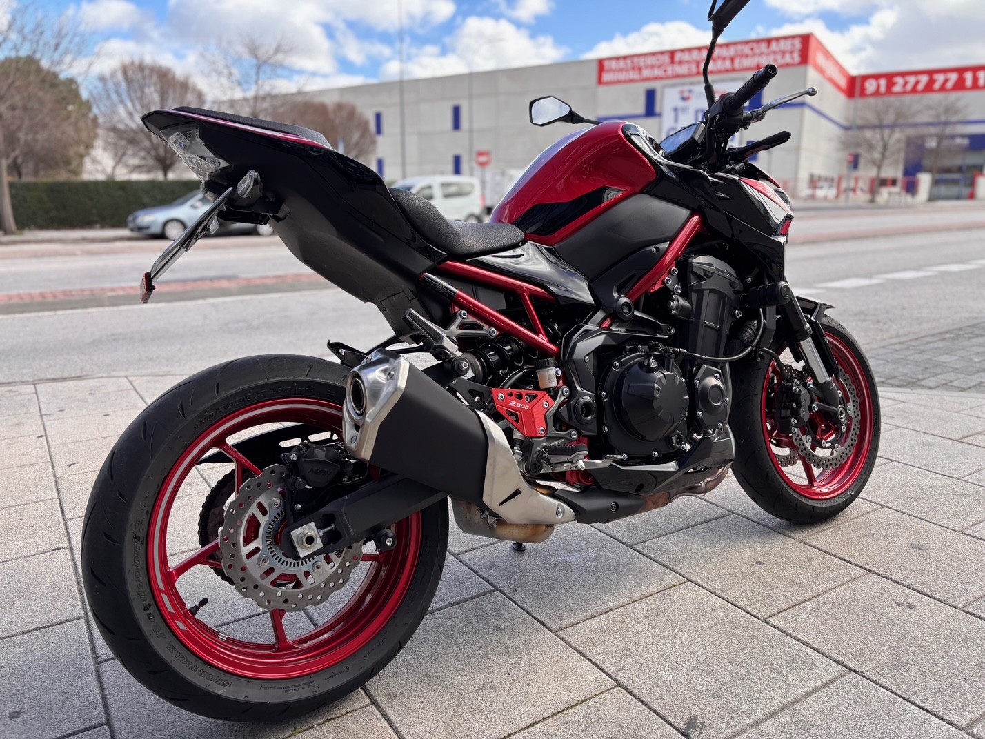 KAWASAKI Z 900 A2 AÑO 2024 CON 7.364 KM.