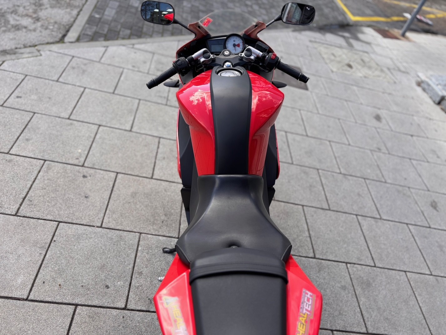 YAMAHA YZF R 125 AÑO 2009 CON 27.416 KM.