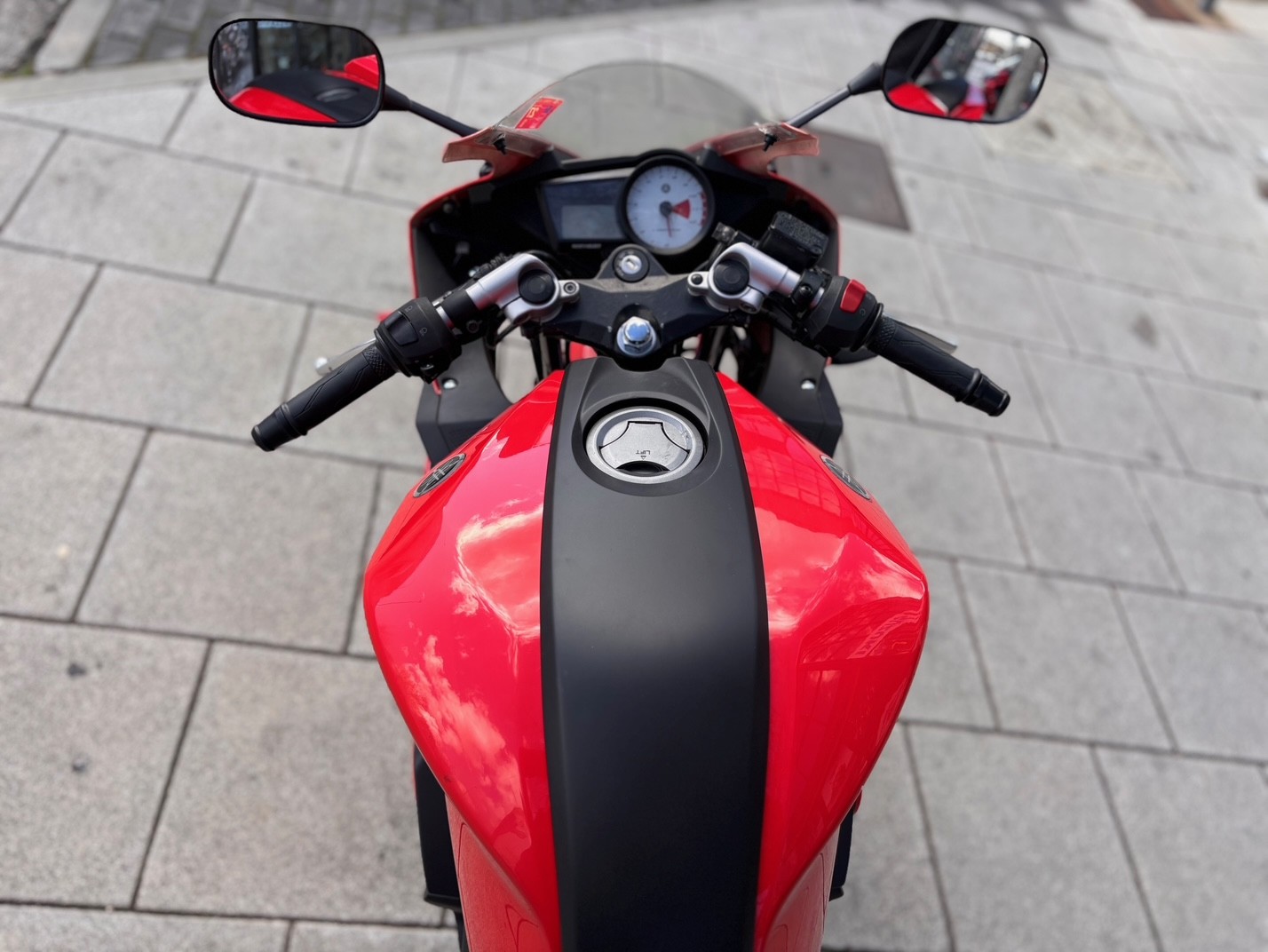 YAMAHA YZF R 125 AÑO 2009 CON 27.416 KM.