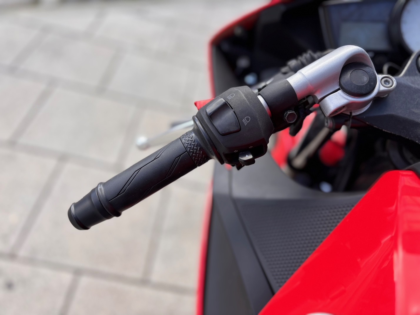 YAMAHA YZF R 125 AÑO 2009 CON 27.416 KM.