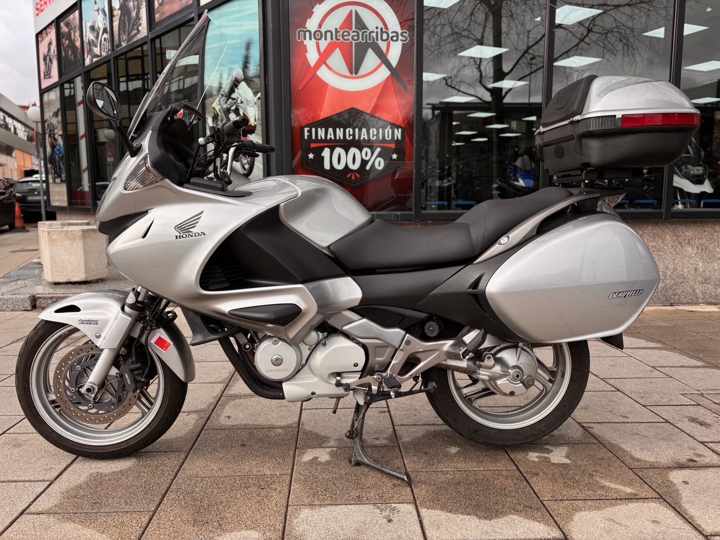HONDA NT 700 DEUVILLE ABS AÑO 2012...