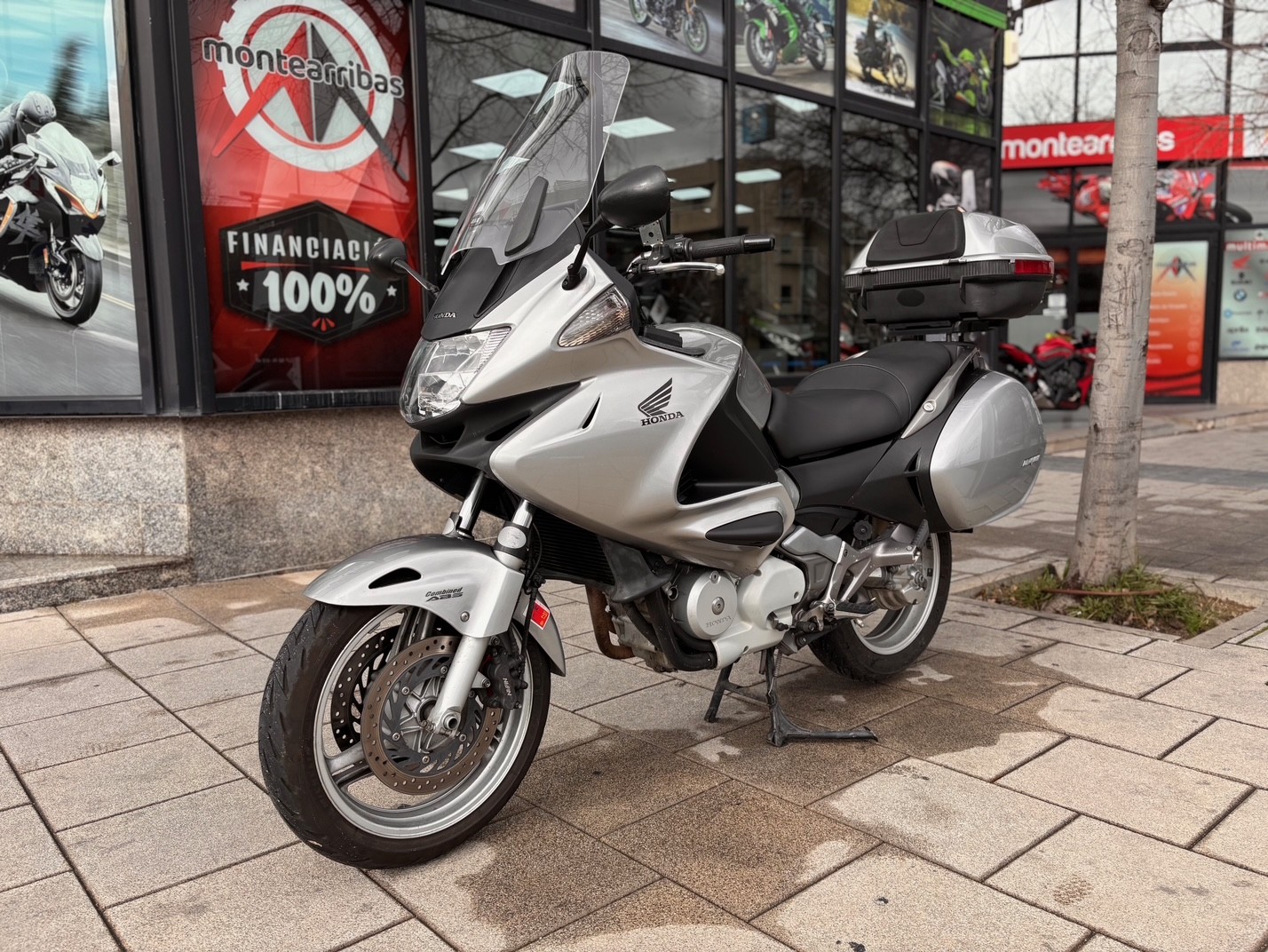 HONDA NT 700 DEUVILLE ABS AÑO 2012...