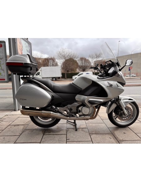 HONDA NT 700 DEUVILLE ABS AÑO 2012 CON 72.536 KM.