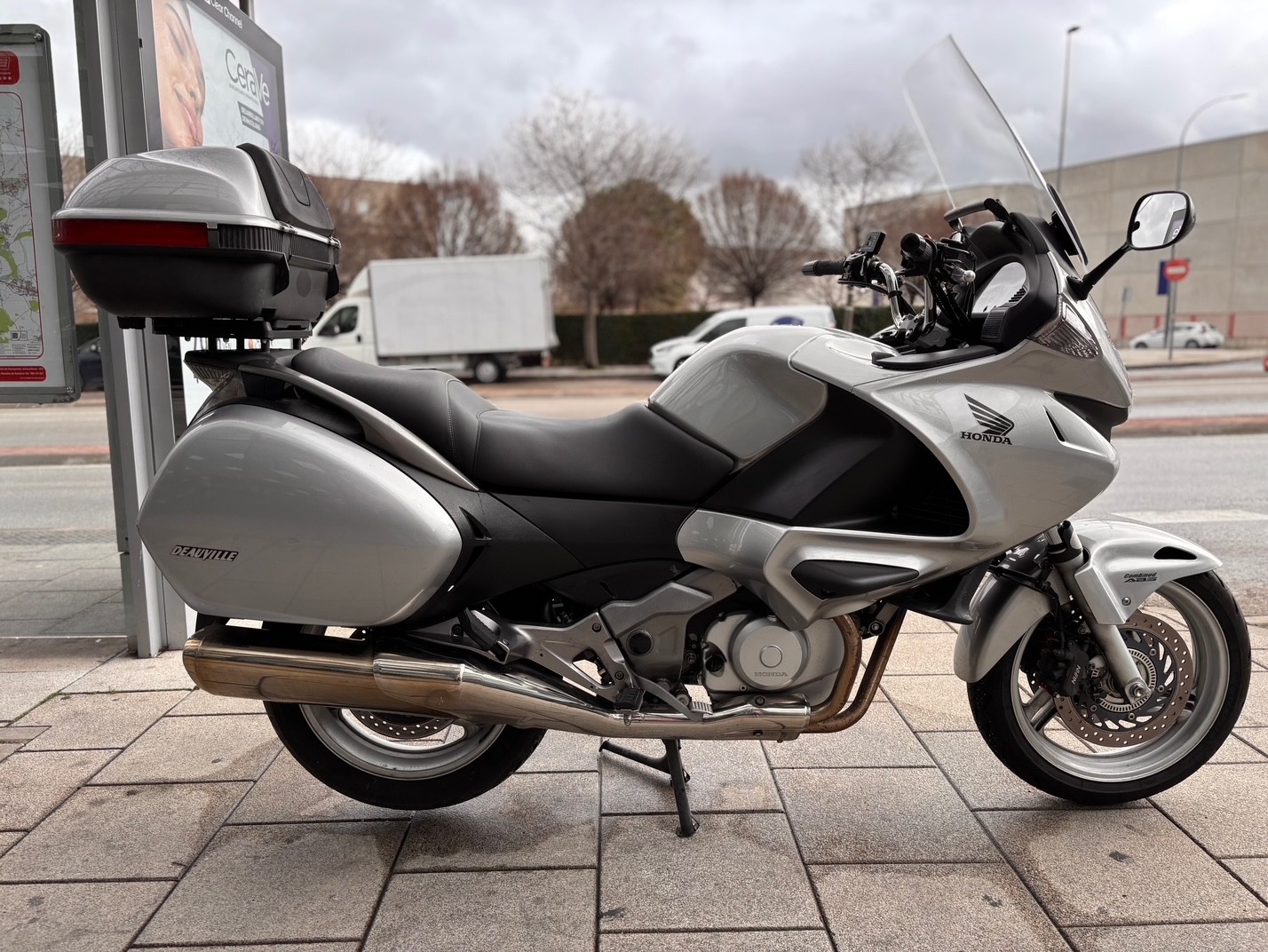 HONDA NT 700 DEUVILLE ABS AÑO 2012...