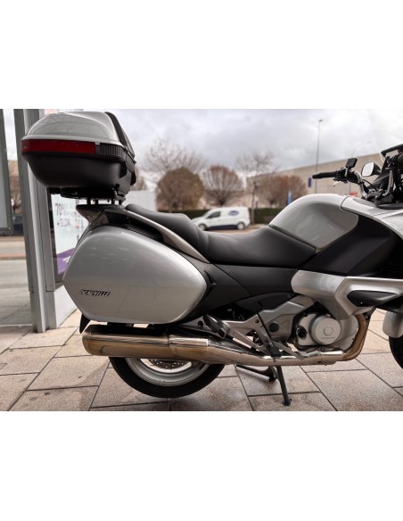 HONDA NT 700 DEUVILLE ABS AÑO 2012 CON 72.536 KM.