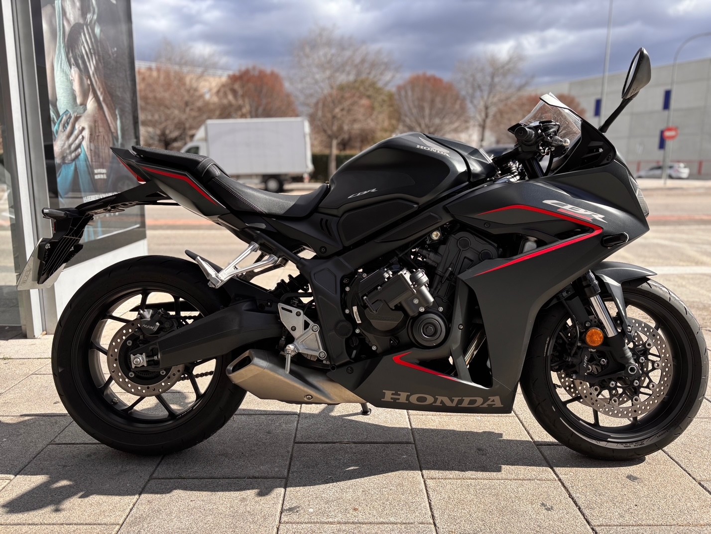 HONDA CBR 650 R AÑO 2024 CON 4.763 KM.