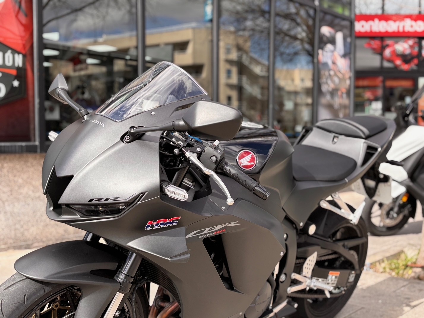 HONDA CBR 600 RR AÑO 2025 CON 2.630 KM.