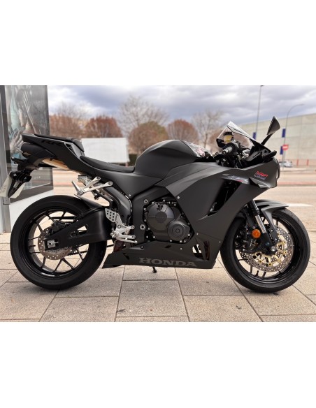 HONDA CBR 600 RR AÑO 2025 CON 2.630 KM.