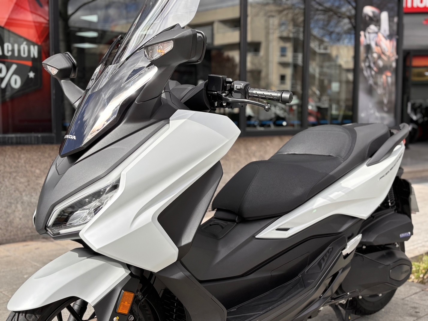HONDA FORZA 350 AÑO 2025 CON 675 KM.