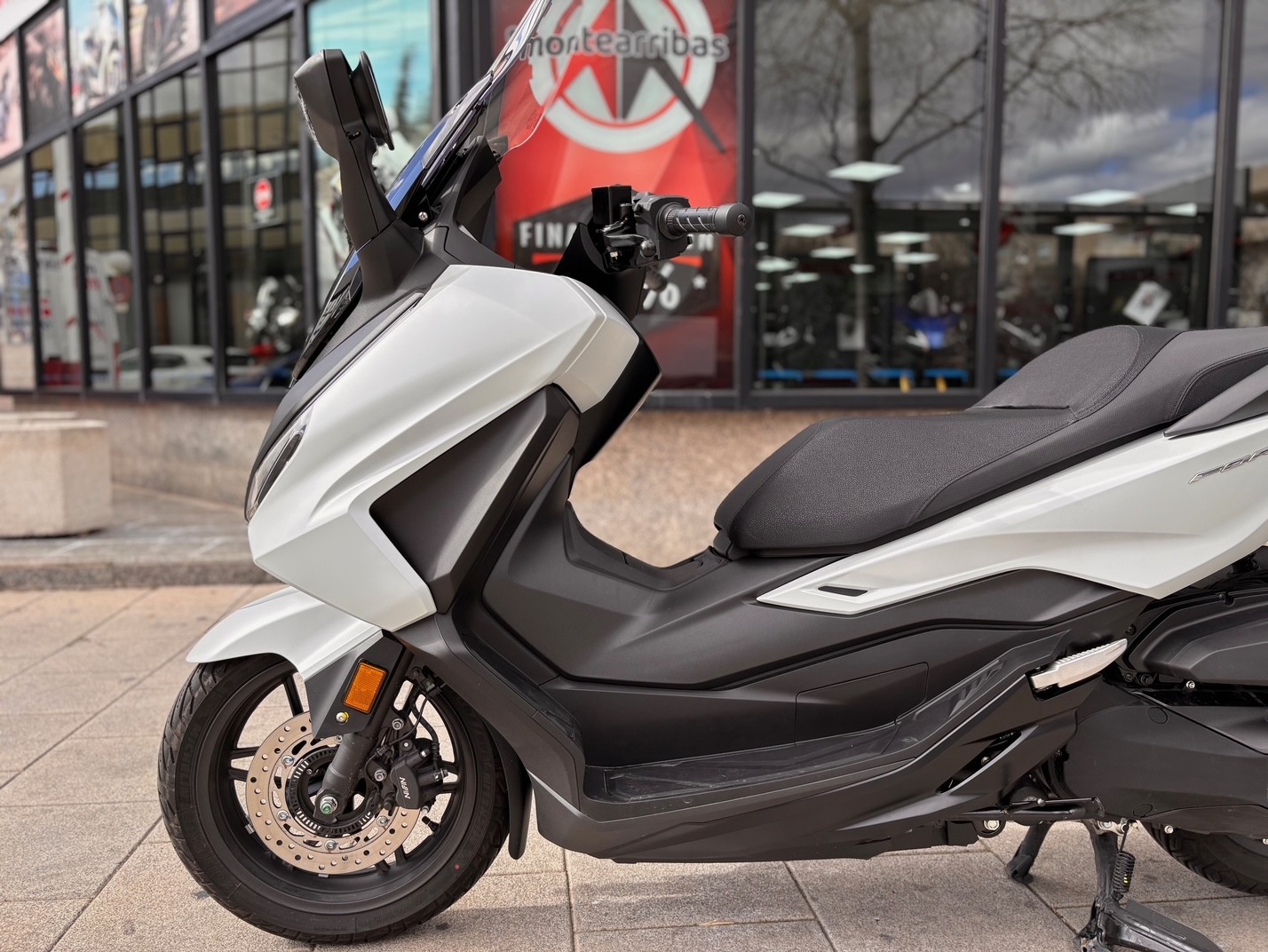 HONDA FORZA 350 AÑO 2025 CON 675 KM.