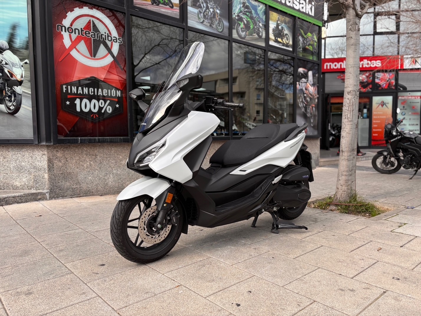 HONDA FORZA 350 AÑO 2025 CON 675 KM.