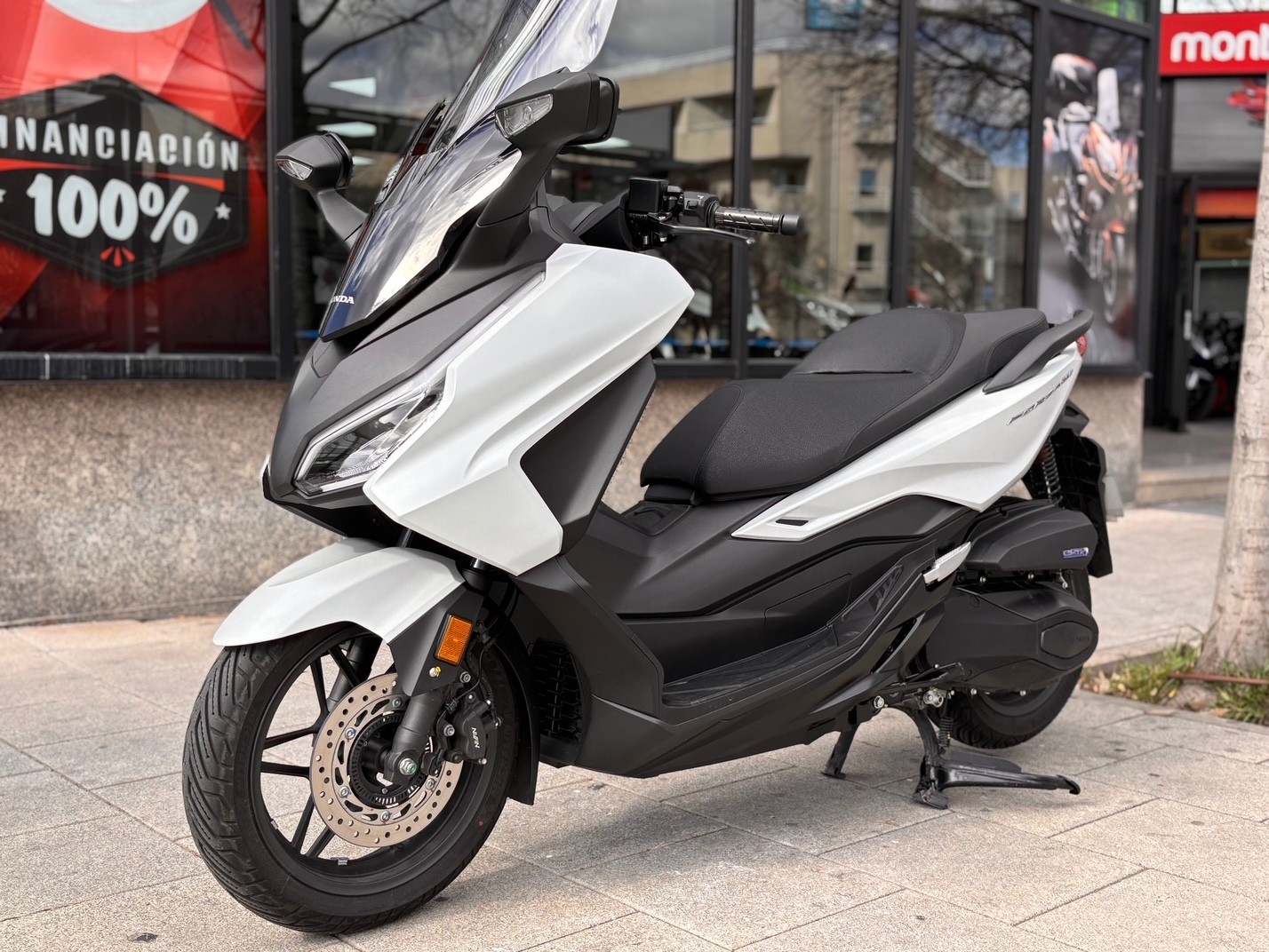 HONDA FORZA 350 AÑO 2025 CON 675 KM.