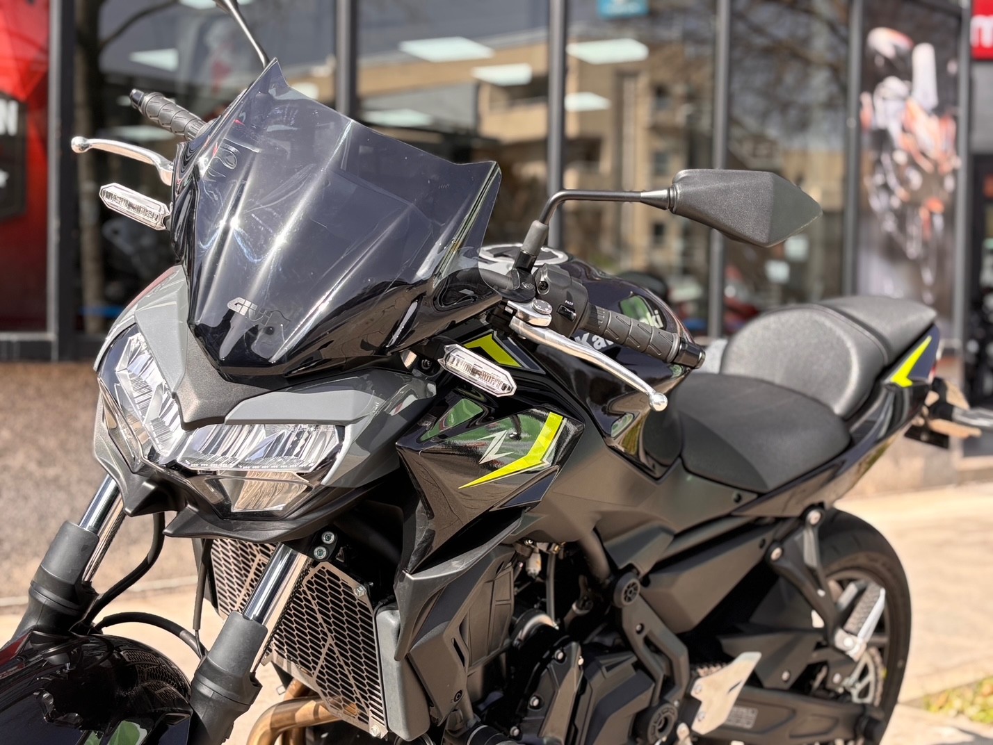 KAWASAKI Z 650 AÑO 2024 CON 3.341 KM.