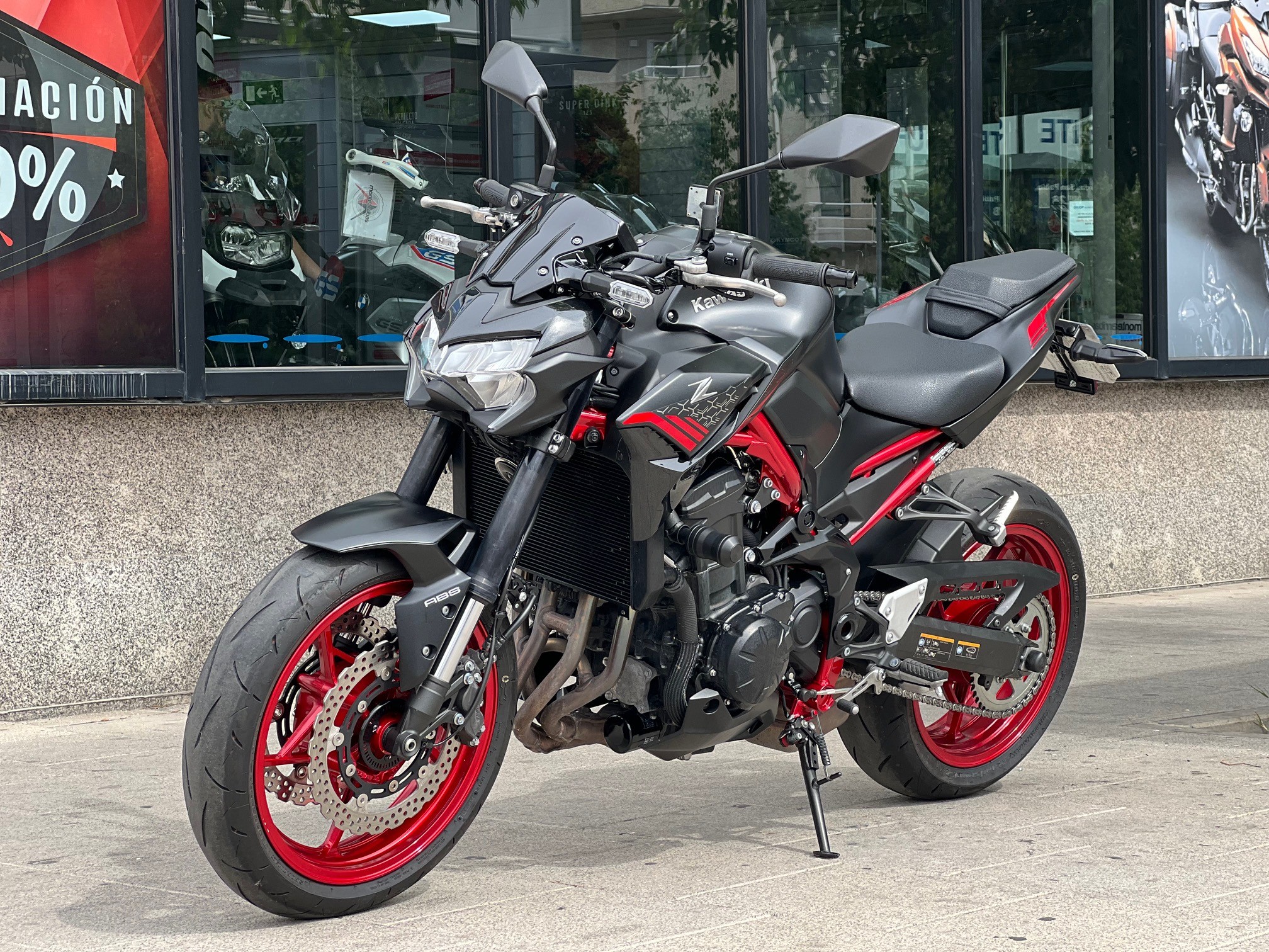 KAWASAKI Z 900 AÑO 2021 CON 10.495 KM.