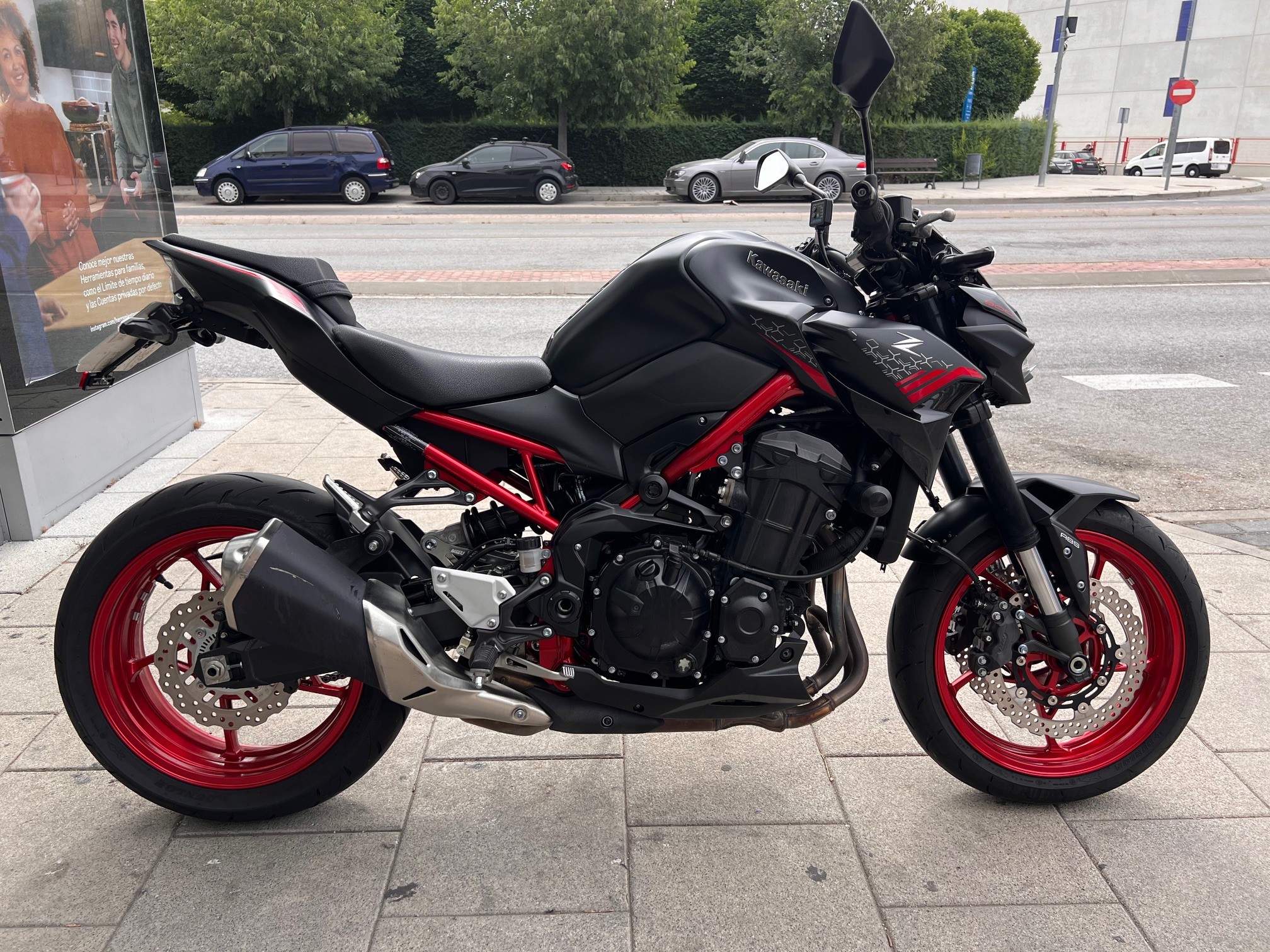 KAWASAKI Z 900 AÑO 2021 CON 10.495 KM.