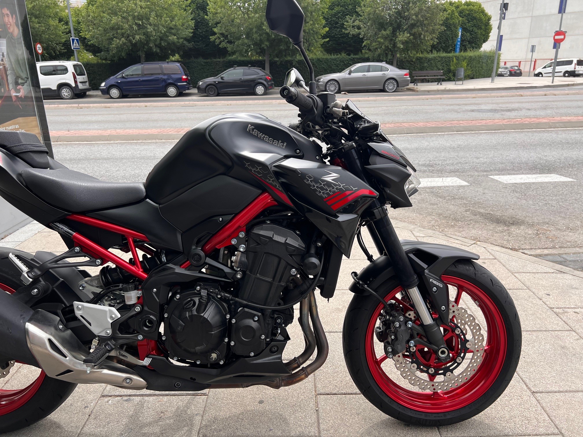 KAWASAKI Z 900 AÑO 2021 CON 10.495 KM.