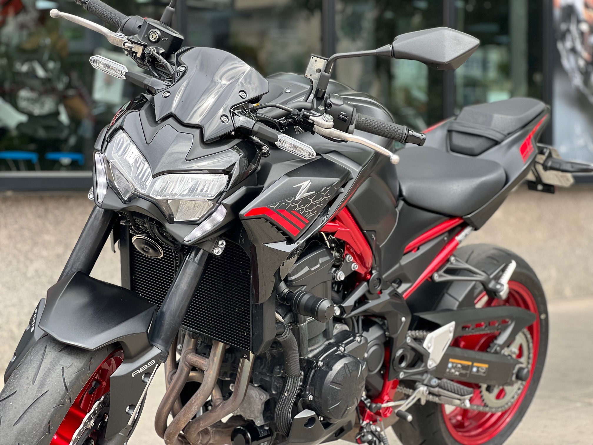 KAWASAKI Z 900 AÑO 2021 CON 10.495 KM.