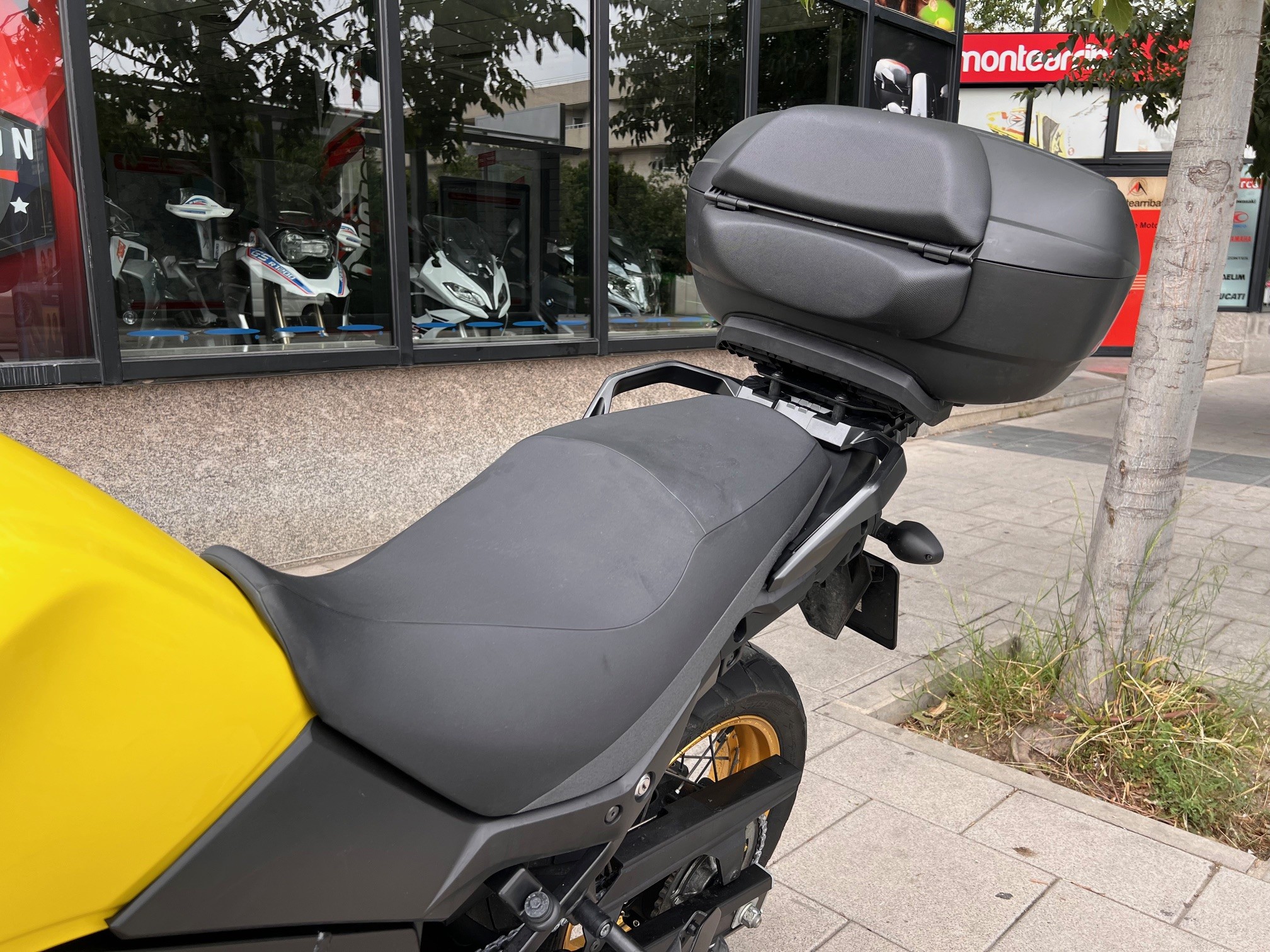 SUZUKI V-STROM 650 XT AÑO 2021 CON...