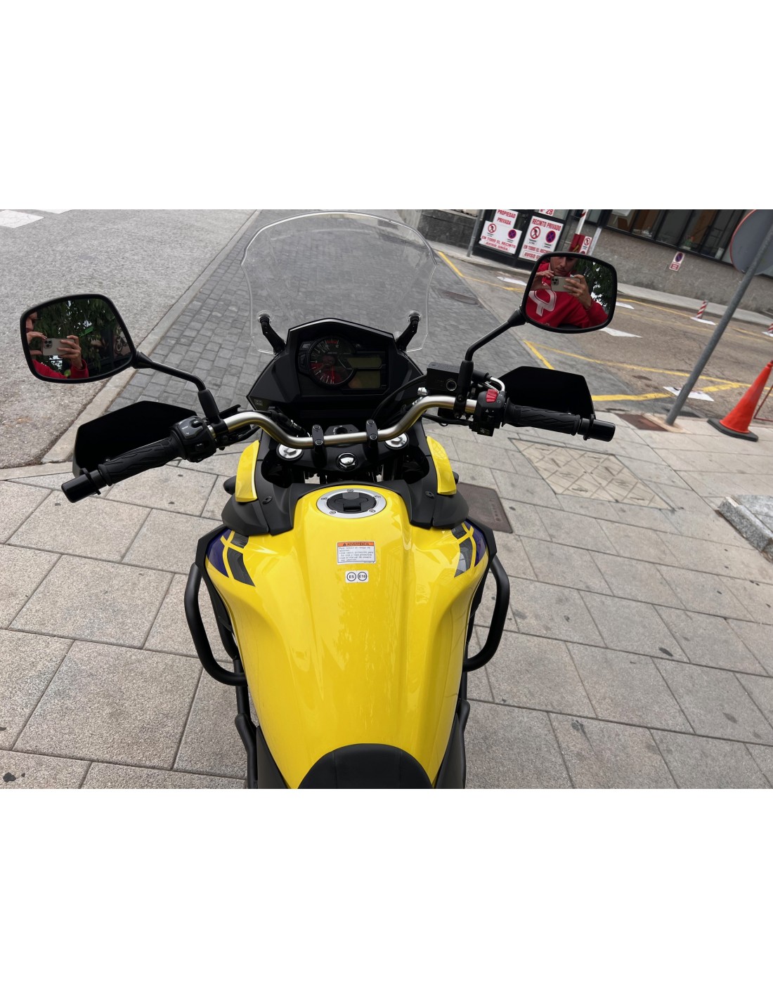 SUZUKI V-STROM 650 XT AÑO 2021 CON 13.767 KM.