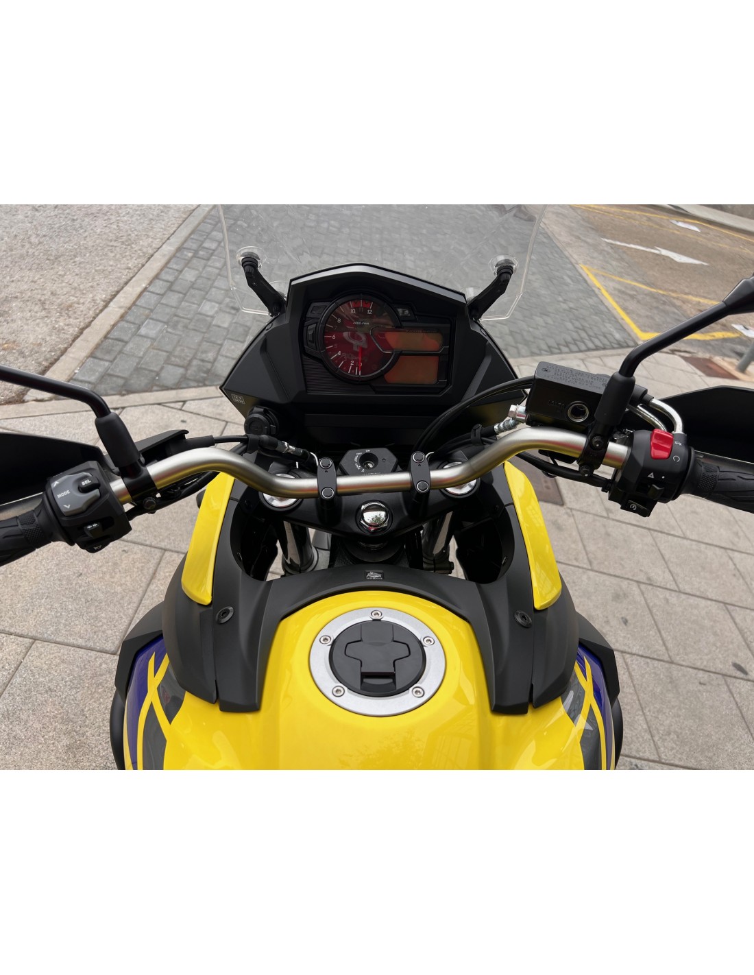 SUZUKI V-STROM 650 XT AÑO 2021 CON 13.767 KM.