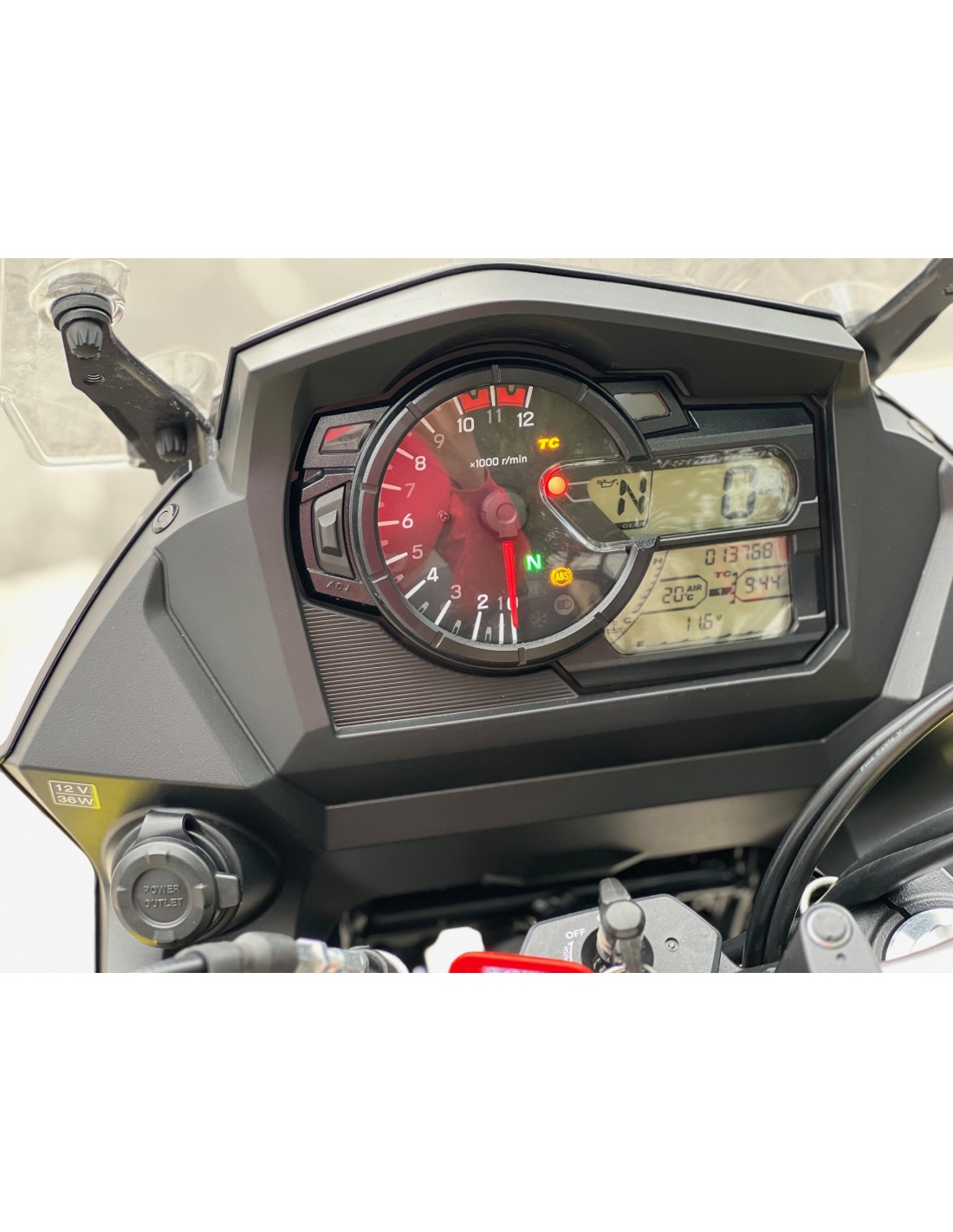 SUZUKI V-STROM 650 XT AÑO 2021 CON 13.767 KM.